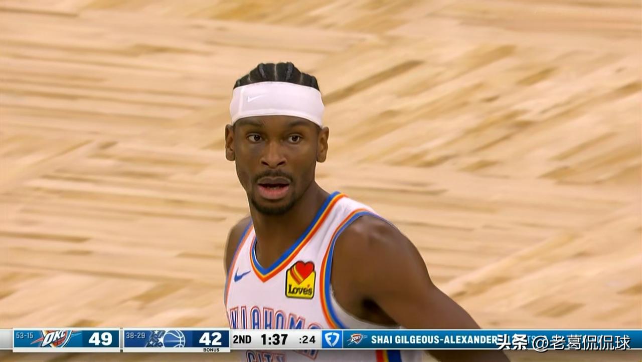 雷霆超级巨星亚历山大终于低迷了一回！在今天雷霆客场挑战魔术的比赛中，目前双方半场