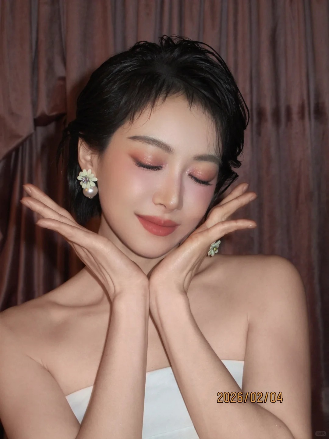 原来宋茜这个粉系微醺妆也是王亚飞化的，真的很貌美！ 