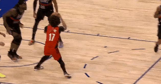 夸张！夏普这记隔扣居然被盖了！
在今天NBA常规赛开拓者对阵活塞的第四节比赛中，