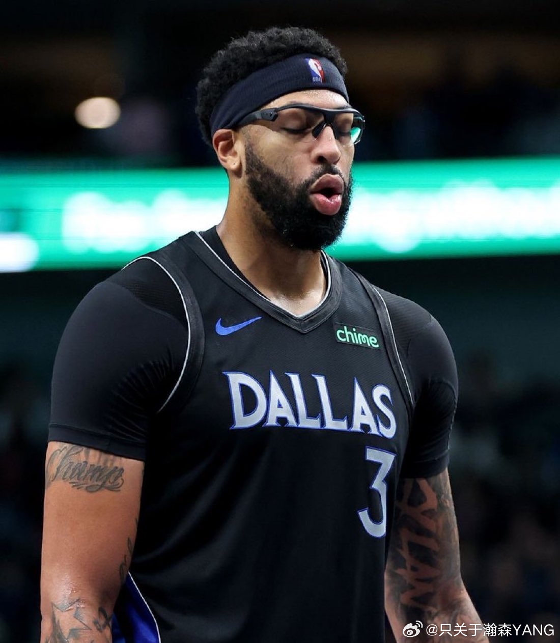 安东尼·戴维斯的交易方案将包括：- 角色球员- 选秀权- 可能到期的合同nba交