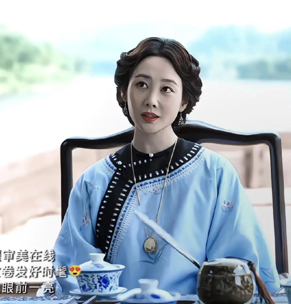 编剧真的太会藏了，李纯演的苏紫轩应该是陕西商界大佬周莹，因为周莹有个代号叫"苏小