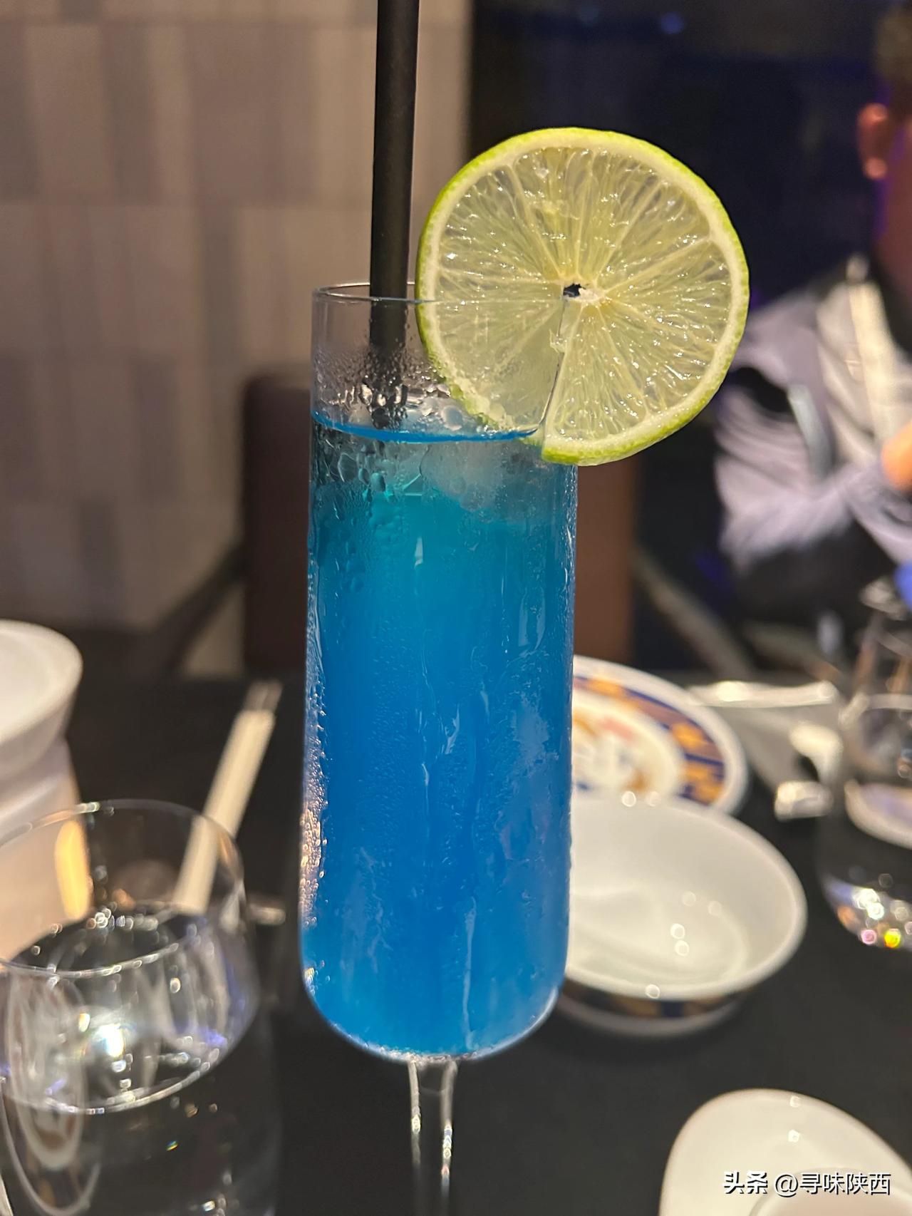 进京来，晚上安排在一家叫提督的饭店吃饭，见识了人均300的感觉，环境很不错，像酒