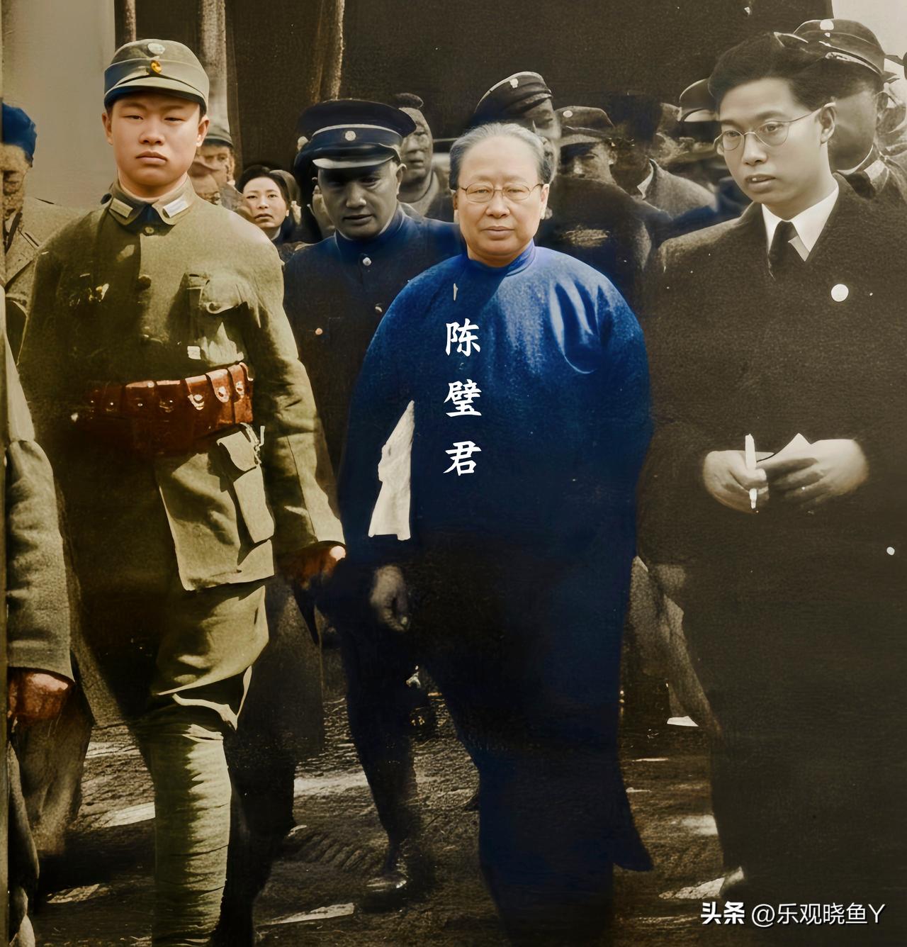 一九四六年，在江苏高等法院出庭受审的陈璧君。大伙儿都看看！这绝不是演戏，也绝不是