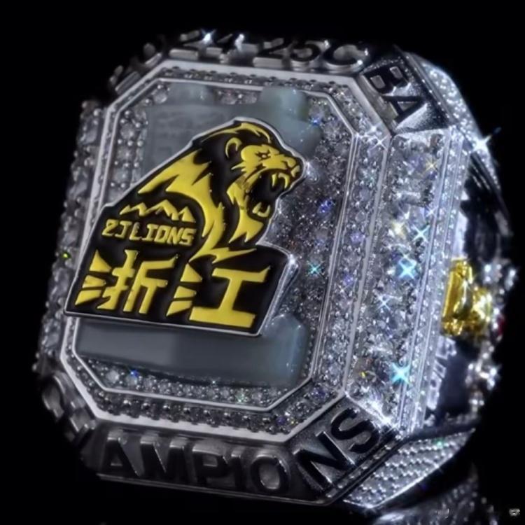 媒体人：广厦外援布朗&卡尔顿另找珠宝设计师 订制专属总冠军戒指