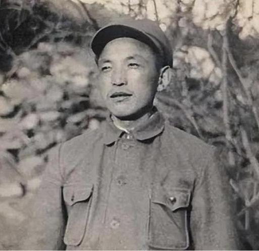1951年，140师参谋长黎原因为打仗太厉害，资历却不够，军长为了提拔他，接连调