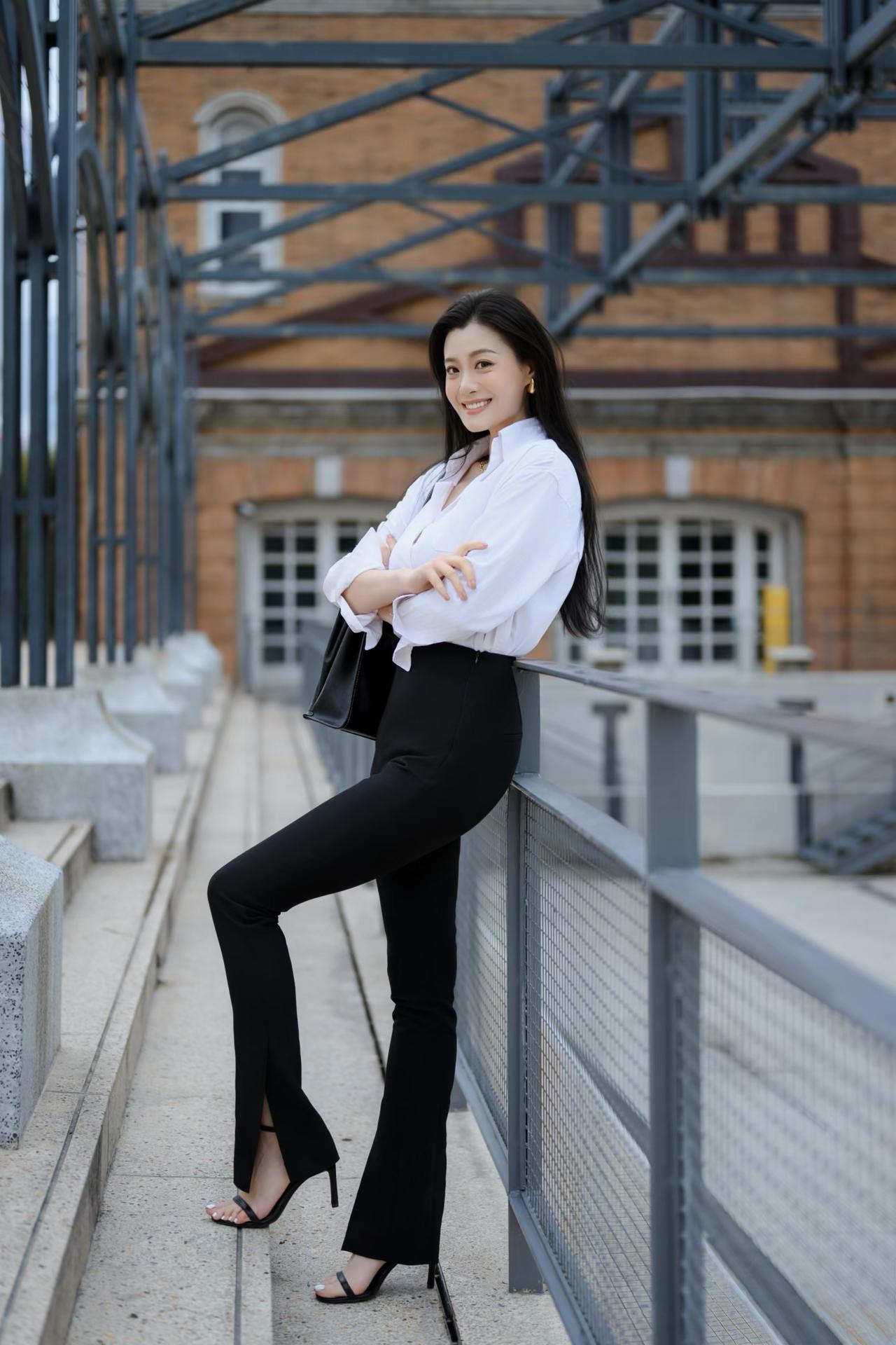 女生如何穿搭看起来时尚更有品味呢
