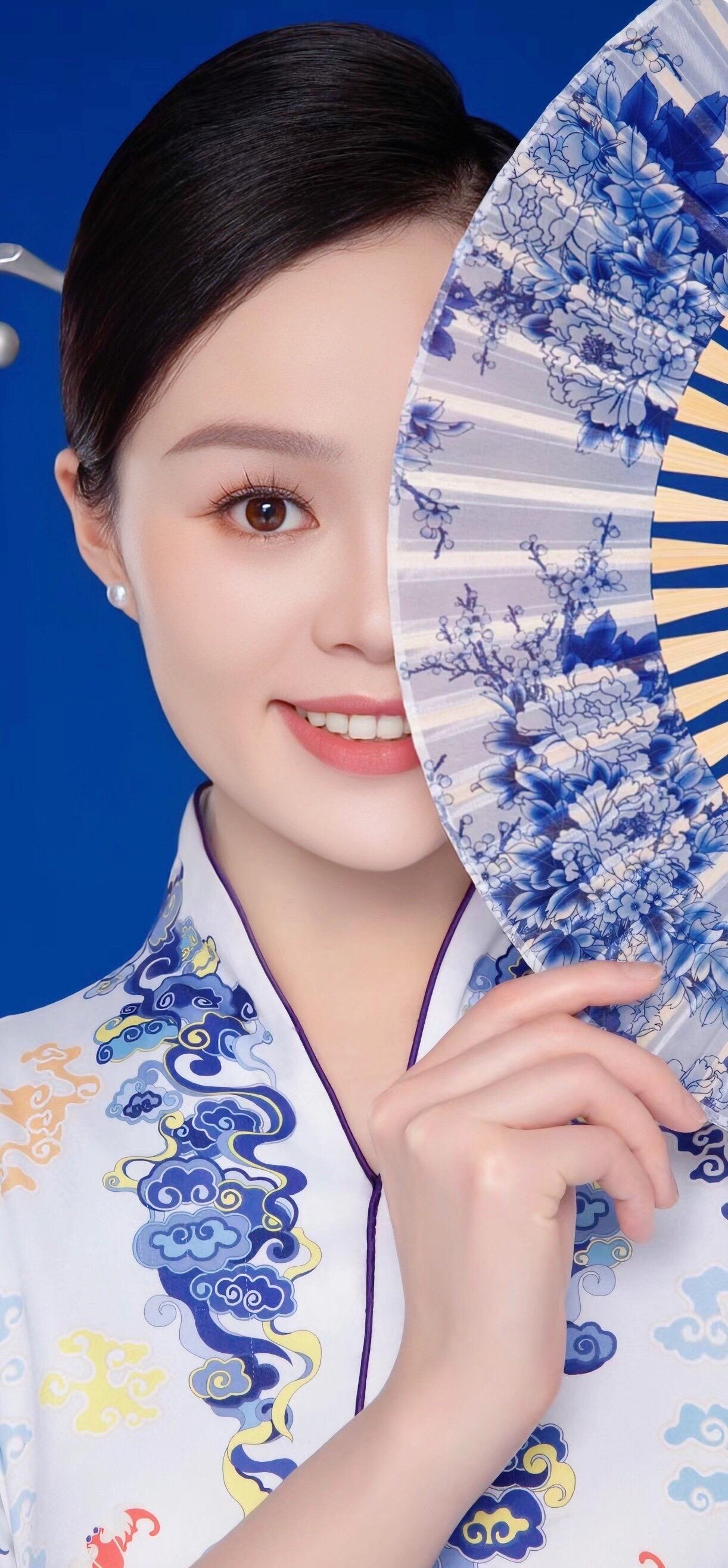 青花瓷自顾自美丽。