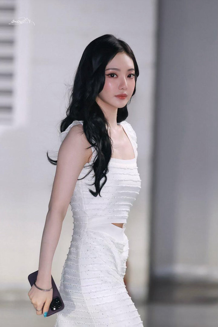 宁艺卓白衣仙女🧚♀️ 