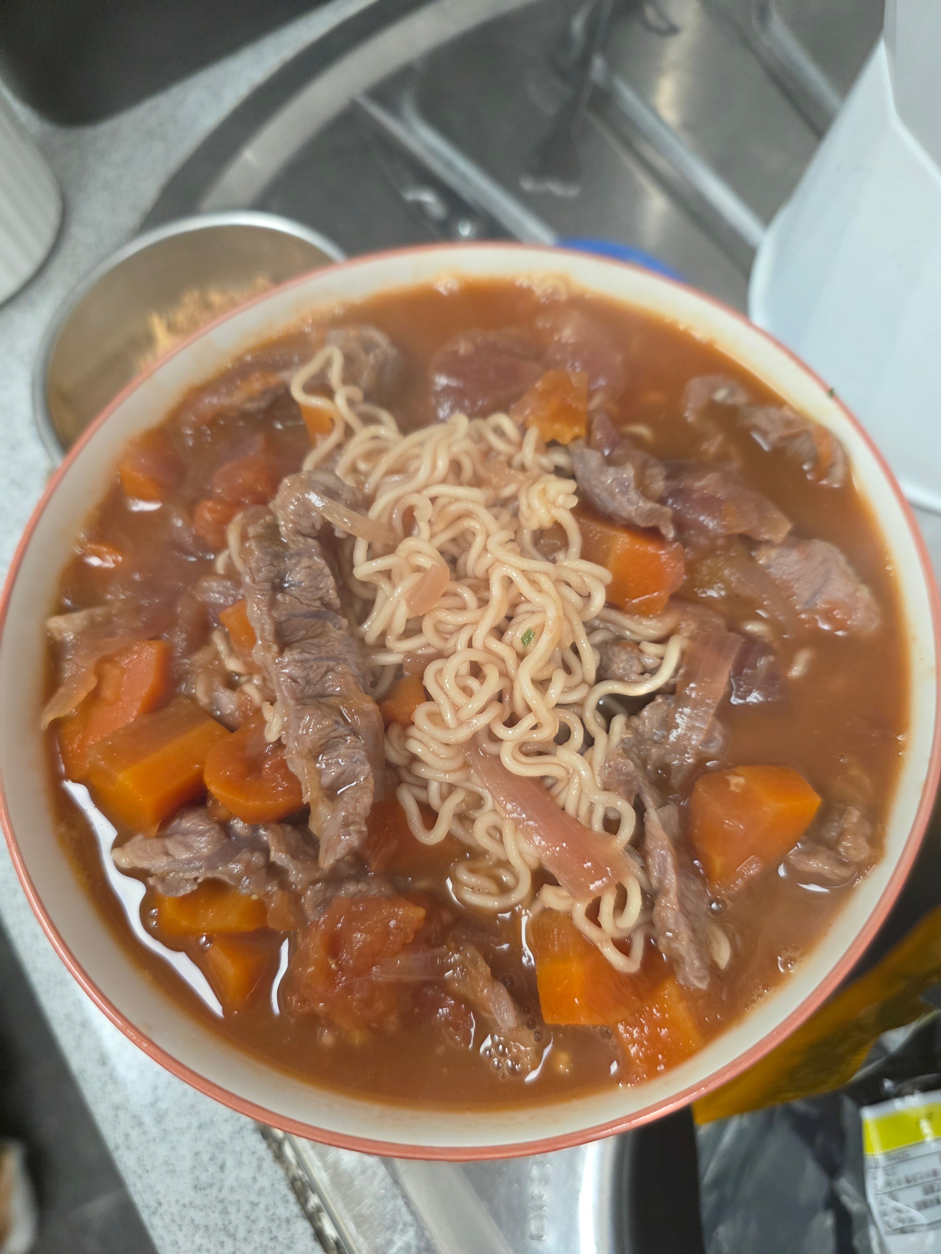 早安[超话]早安，今天给少爷煮了番茄牛肉麵，吃饱快去上学吧，再見不送我不会想你的
