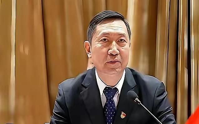 中核集团原总经理顾军被查，其身为中国大陆首批反应堆操纵员的核电资深专家身份，相较