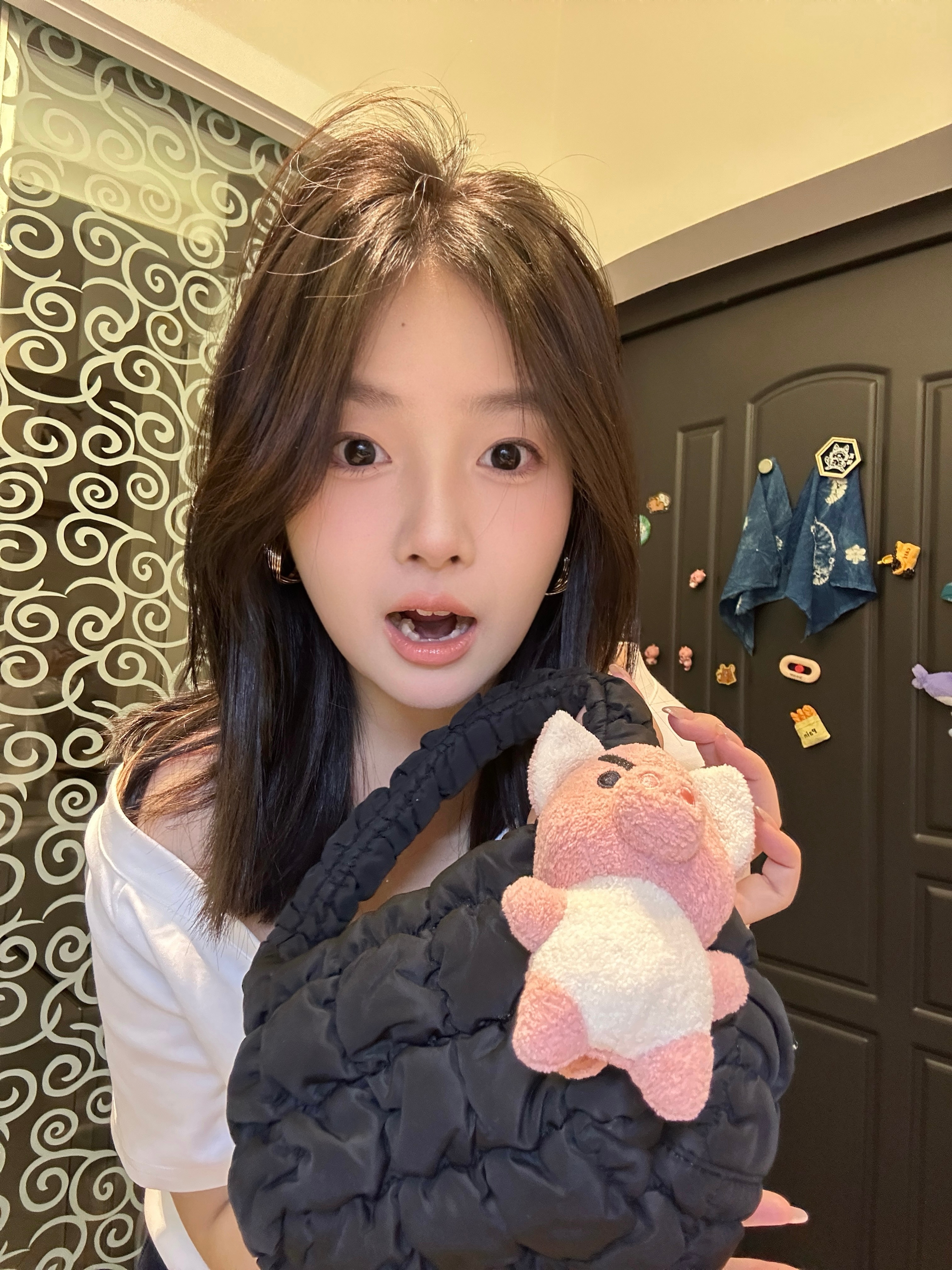 这个小姐姐拍拍剪剪一整天 脑子不够用了终于要出门了[馋嘴] ​​​