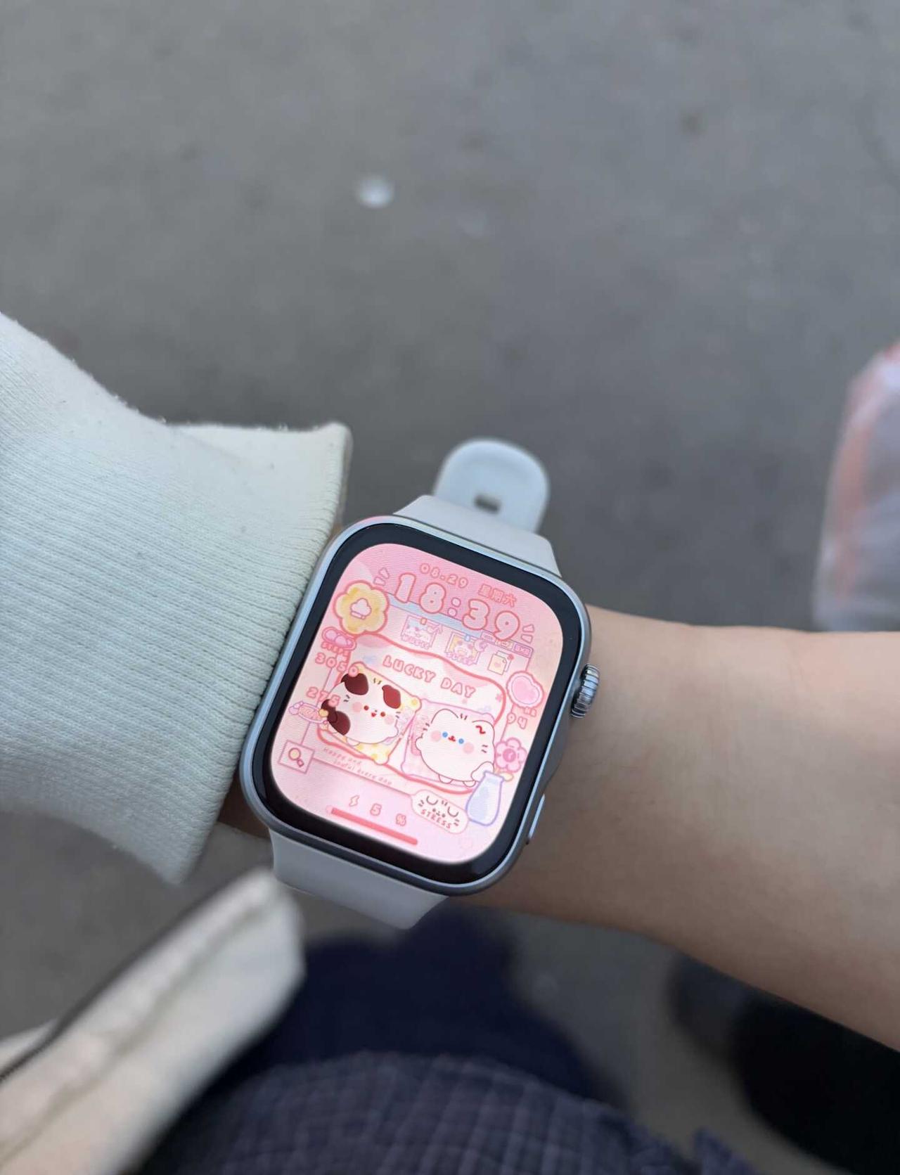 你们的fit5都用的什么表盘
这款手表不仅有自带的几款，长按就可以更换，而且会显