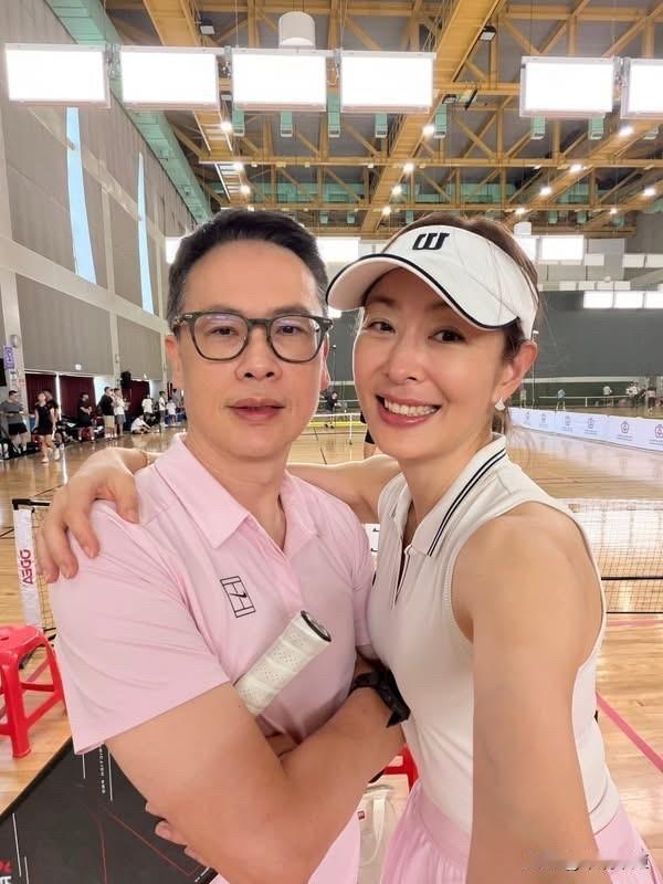 台北101董事长贾永婕今（20日）在社媒发文表示，端午连假今天和老公一起打球，我