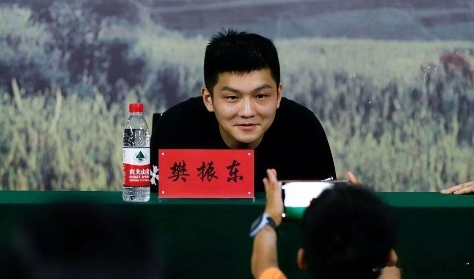 樊振东这个宠啊是双向奔赴的享受 ​​​