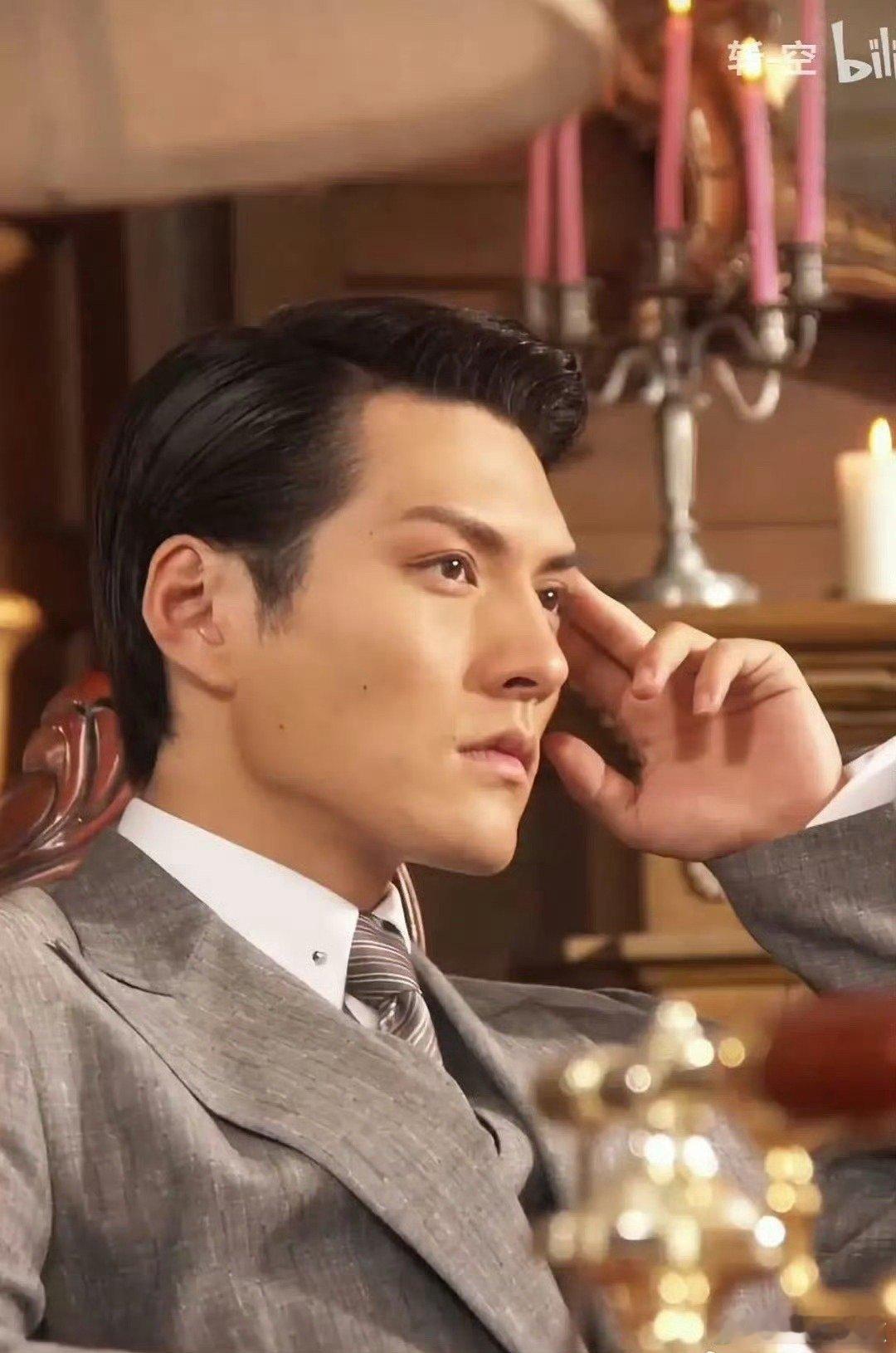 豆瓣审判严宽颜值网友审判严宽颜值 豆瓣儿审判严宽颜值说他要是真好看，早就爆了。[