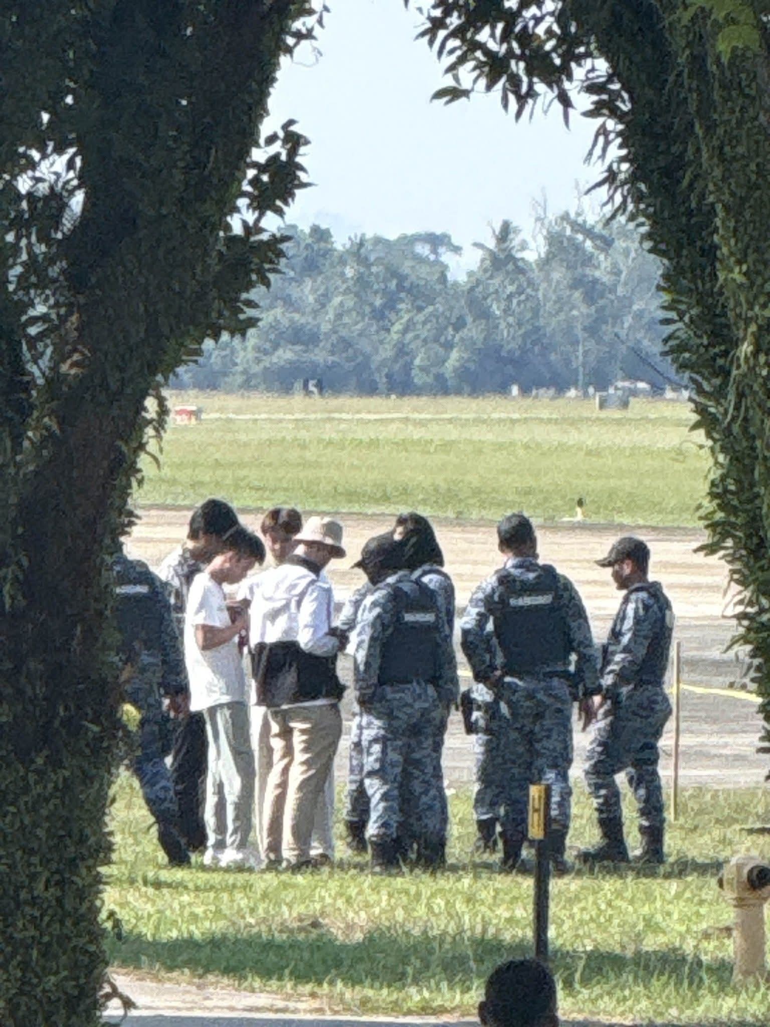 大家在国外拍军机也要注意风险，有国人在韩国拍军机被判了刑，这次马来西亚又出了这样