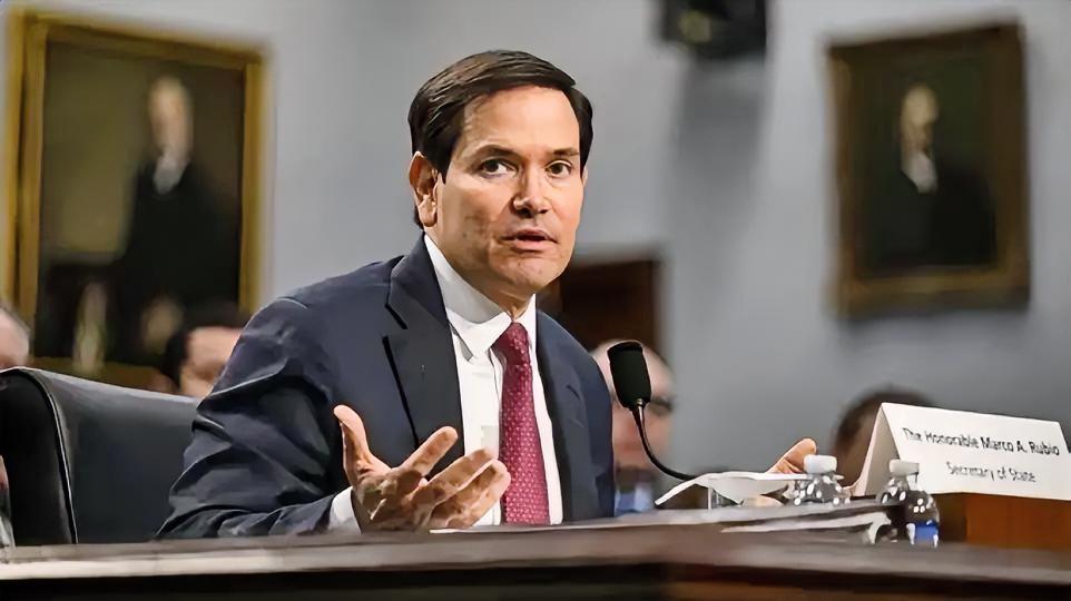 美国务卿卢比奥突然出面为特朗普“灭火”。当全球紧盯所谓“川二八条”是否为对基辅的