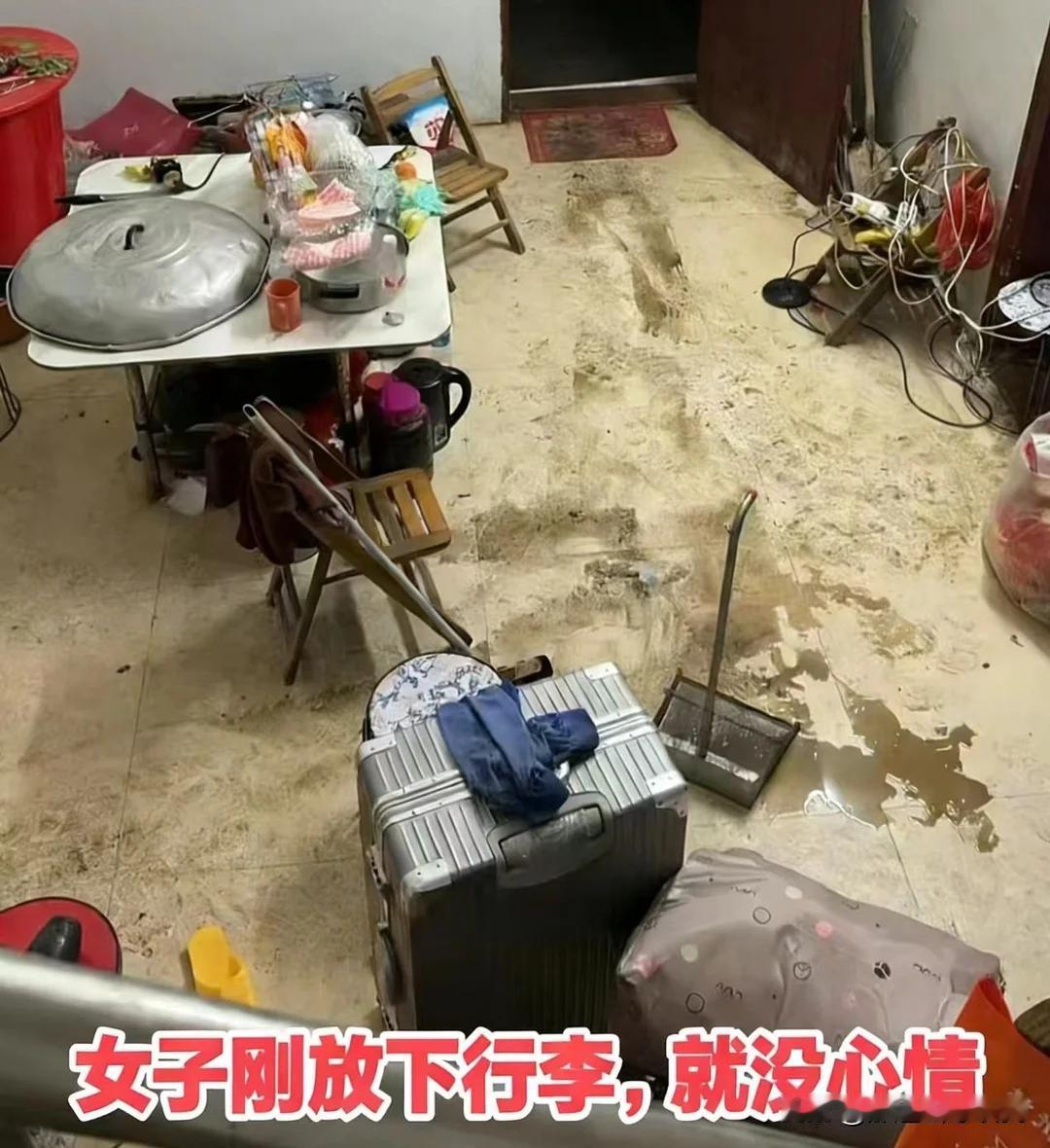 广西女子在深圳打工，坐10小时车回老家，到家就后悔了。厨房哪哪都是一手油，想把行