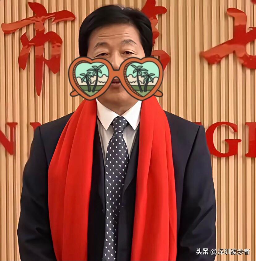 “官相、福相、有担当”，我问豆包看这个人面相如何，它说了这七个字。我鄙夷的回了5