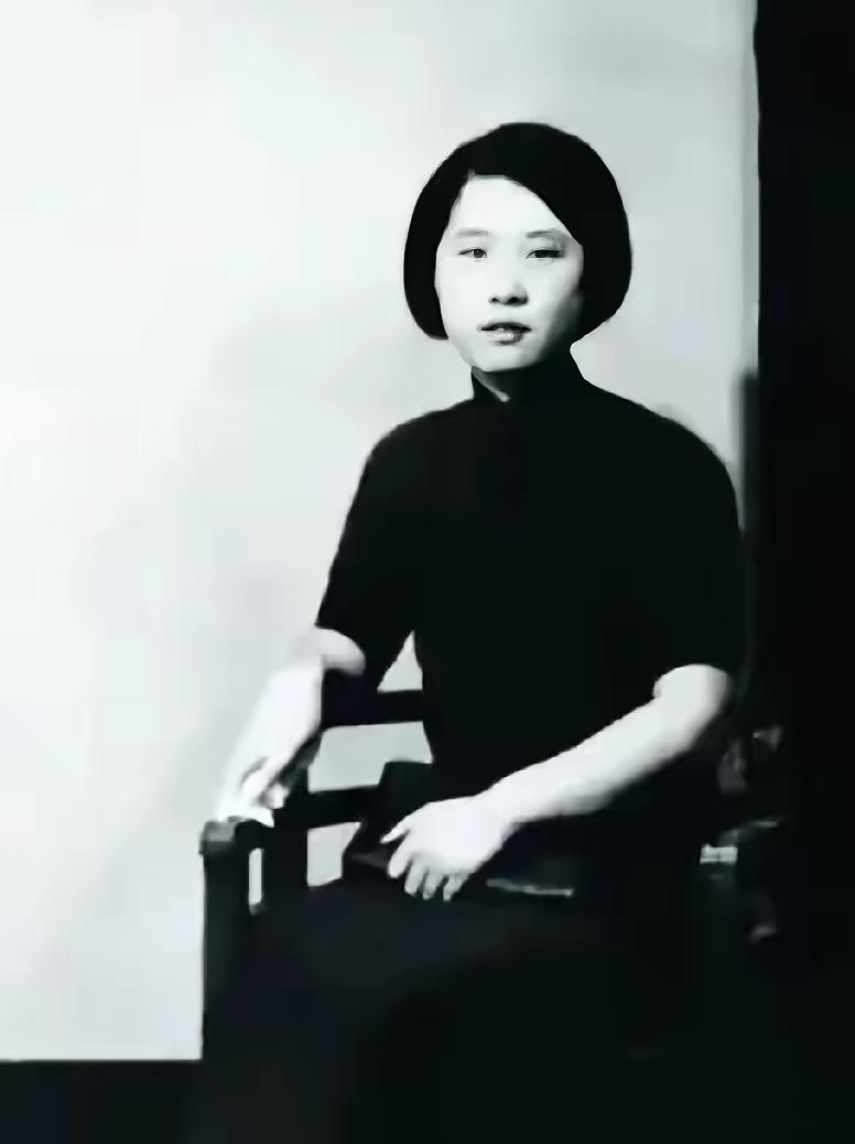 太传奇了！近代史上这位传奇女巾帼，身世履历简直让人肃然起敬。
 
出身黄埔军校的