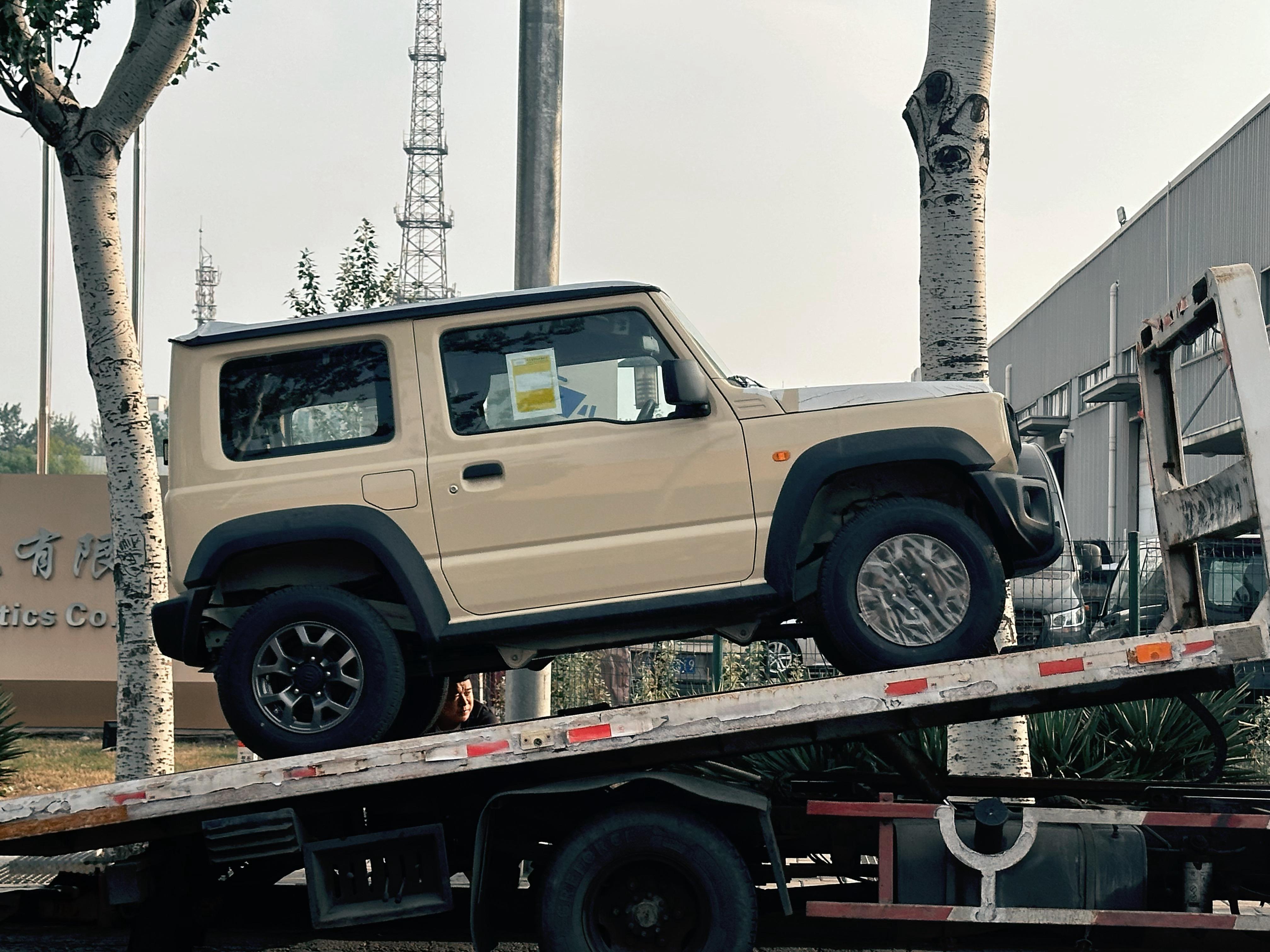 手动挡沙漠黄吉姆尼安排一台我上一台吉姆尼还是两年前30.5卖的现在降到19了 ​