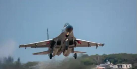 果不其然。美国印太司令部突然通报了，在南海执行任务的美军P-8A和RC-135又