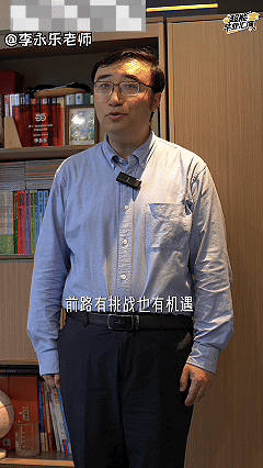 前半段笑到打鸣后半段哭到破防，精准拿捏笑点与泪点，后劲十足毕业季的最强嘴替出现了