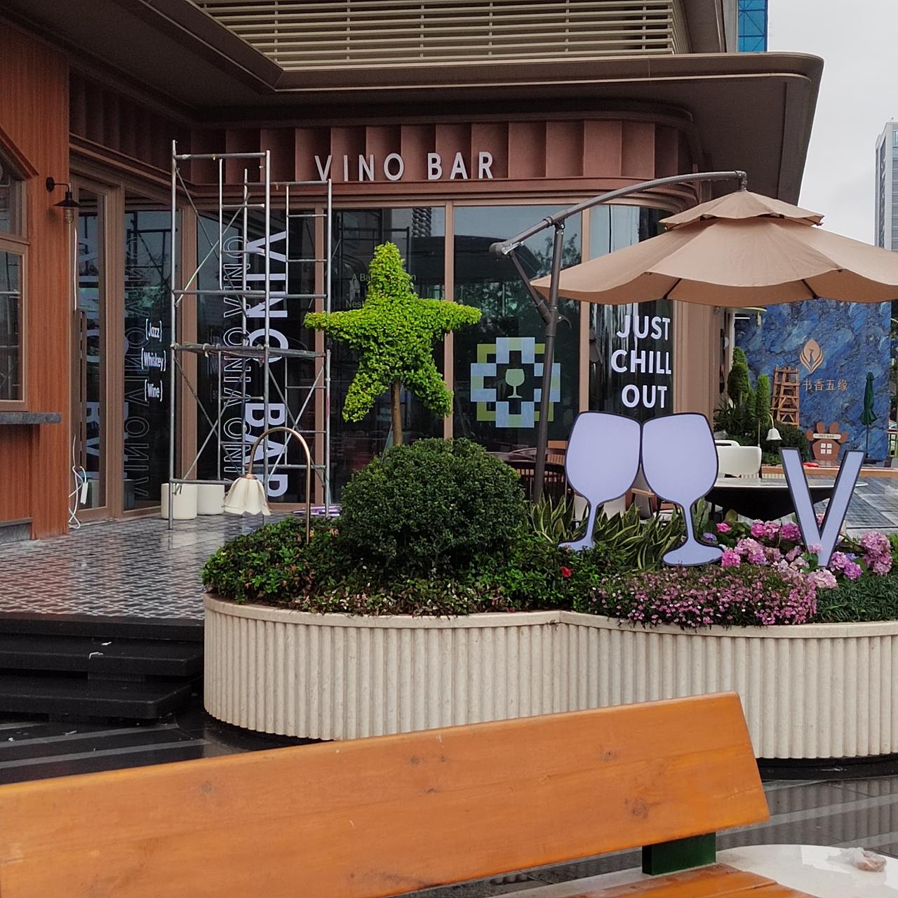 看着整洁干净的房屋，花一百八请钟点工姐姐来打扫四个小时真是太值了。一个月请一次，