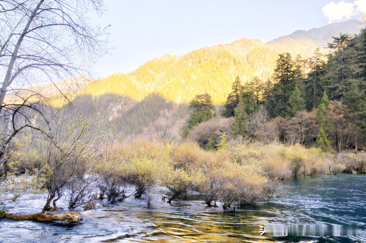 山清水秀，风景美如画这种形容，以前总觉得是文案里的夸张修辞，直到刷到这两组实拍图