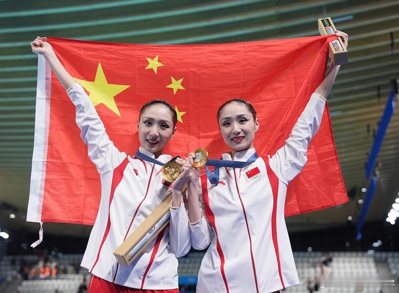 #奥运代表团港澳行#获得花样游泳双人冠军的王柳懿和王芊懿不久后都将到香港教育大学