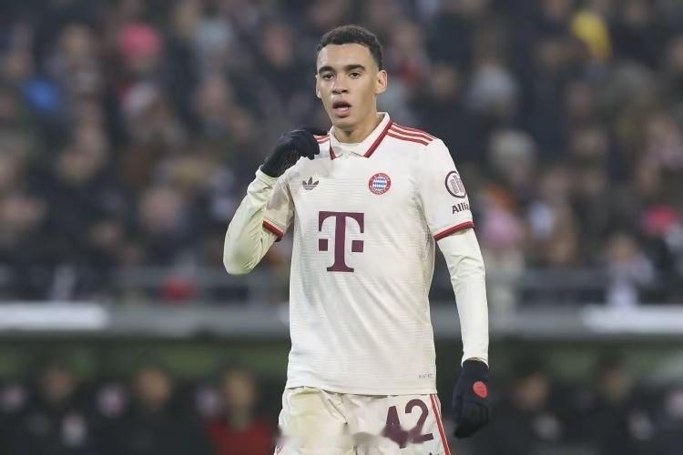 离复出又近了一步！拜仁官方：穆西亚拉今天完成部分单独训练体育足球 12月1日讯 