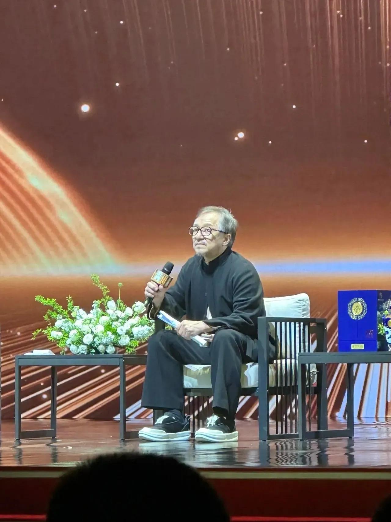 走过岁月，不知不觉间成龙已然老了，毕竟也70岁了，功夫巨星，那些年你看过多少成龙