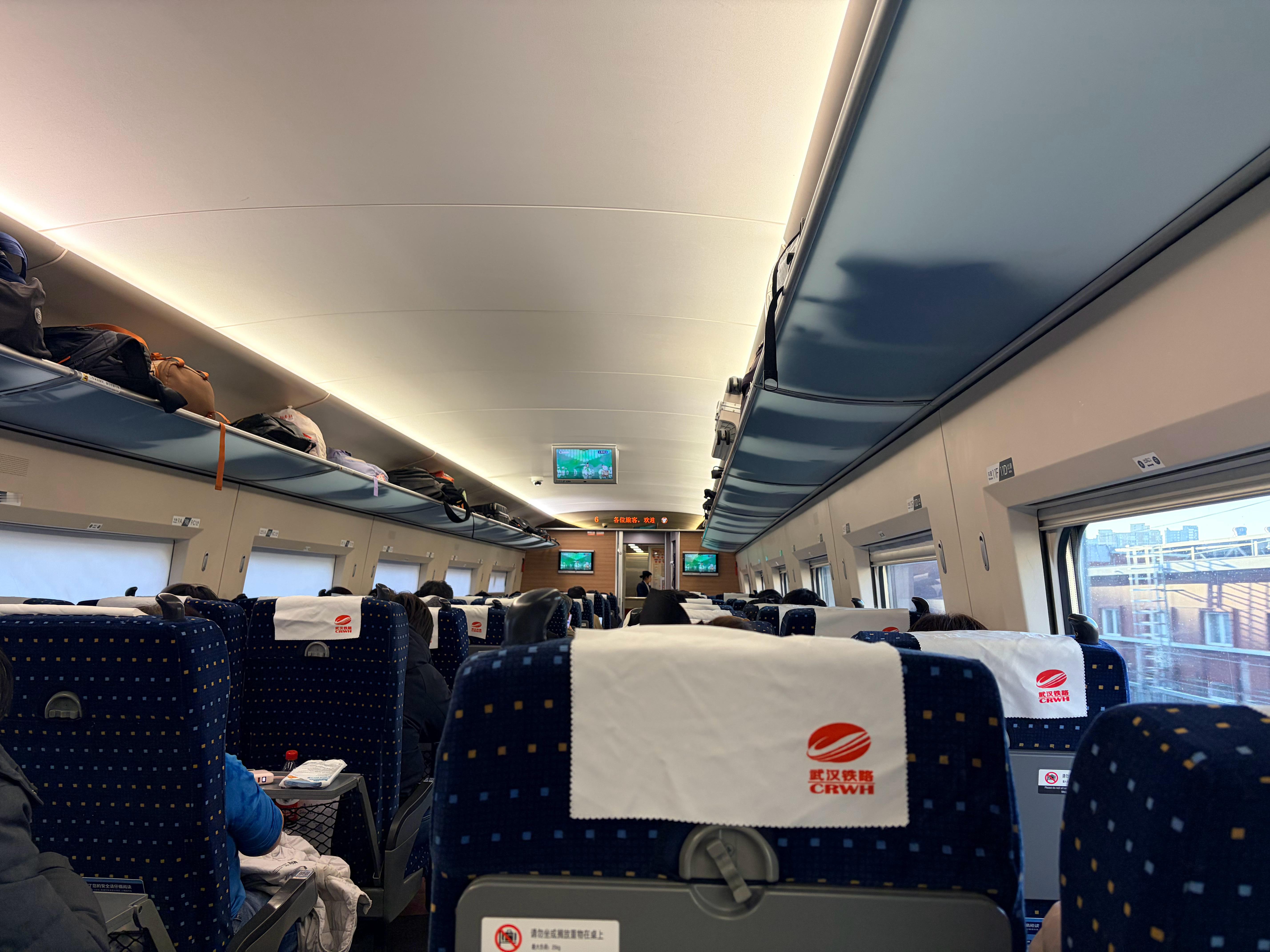 累死了累死了，来北京旅游太累了，现在坐高铁回家了，还不耽误晚上看小米17 Ult