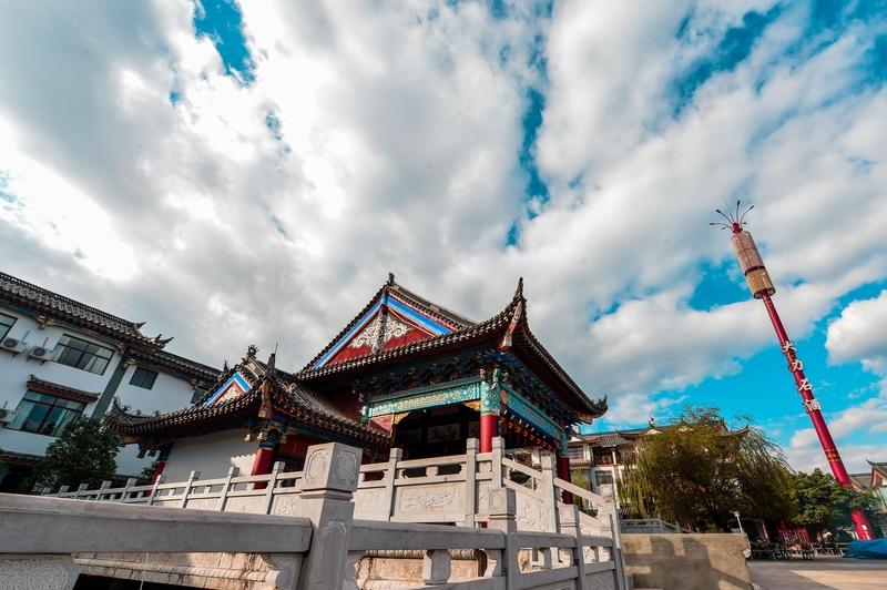 现在在农村，能赚钱的生意还真不少。
废品回收站升级模式就挺不错。别小看收废品，现