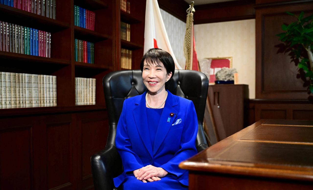 快讯！

不撤回、不道歉！高市早苗死磕涉台言论，日本前首相集体炮轰，支持率却飙升