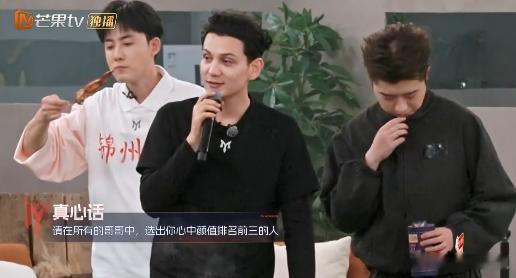 米卡是艾热心中披颜一披荆斩棘 颜值前三环节，艾热毫不犹豫选米卡第一，眼光很到位 