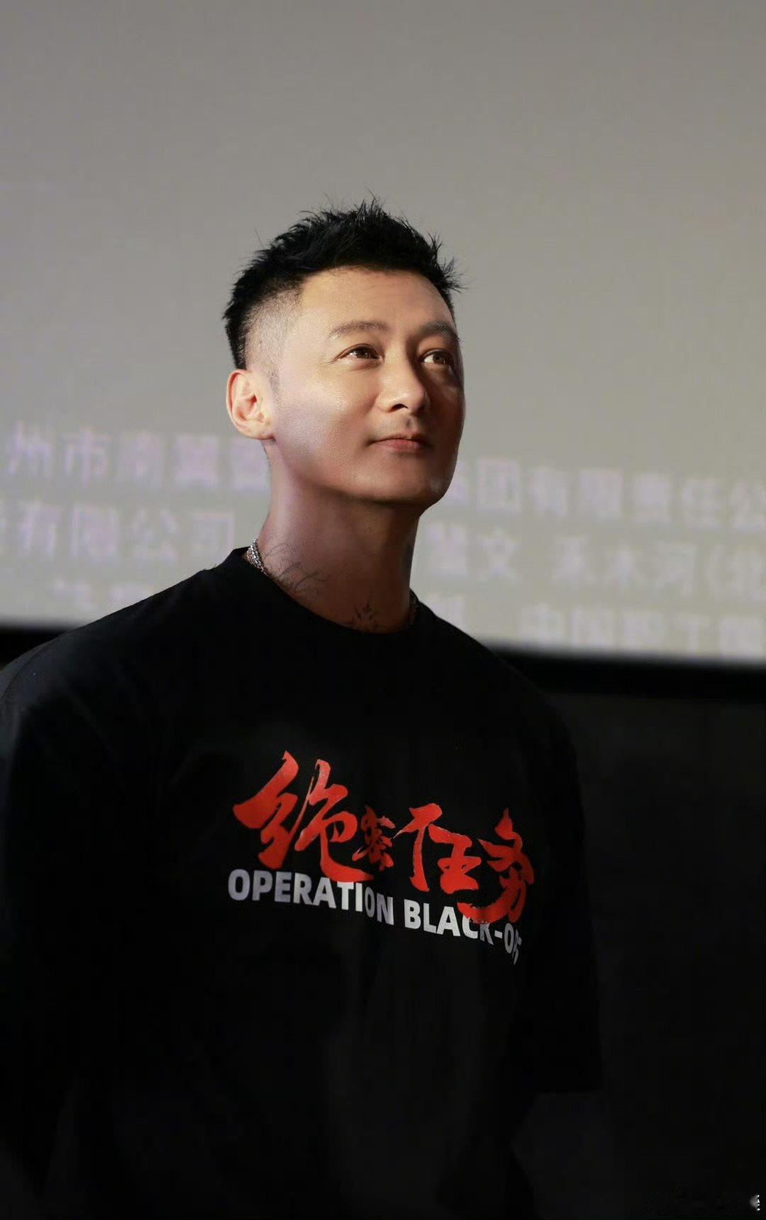 余文乐部落又通宵了余文乐组录音录了8小时 为了舞台全力以赴，余文乐组通宵打磨曲目
