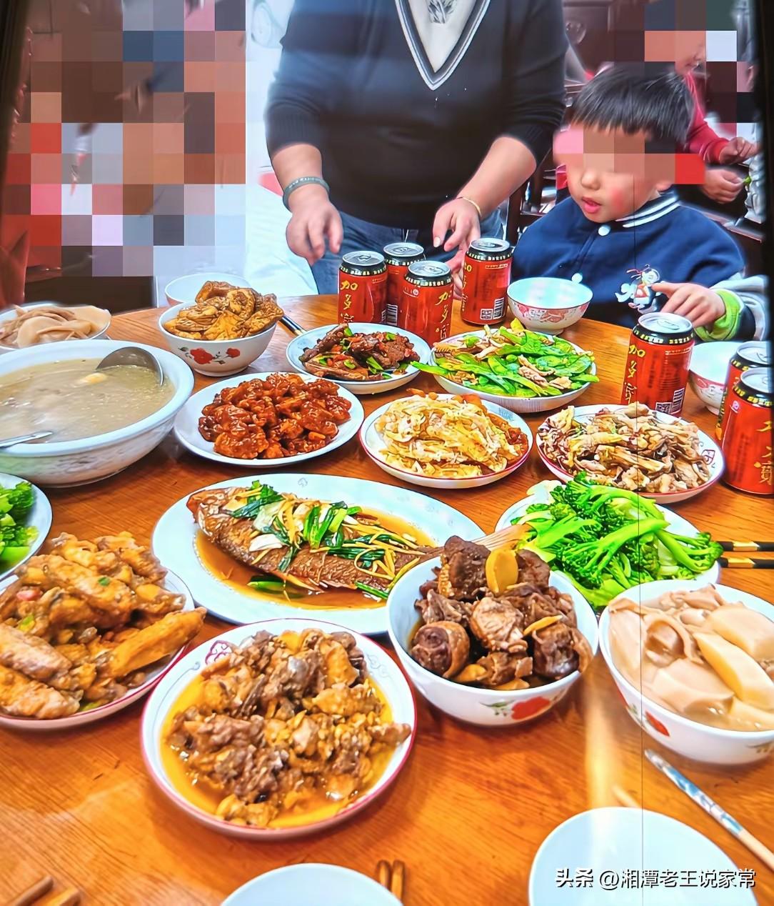 现在的小孩子都成什么样了？
今天领着女儿女婿去她姑妈也就是我姐家吃饭，可把我气坏