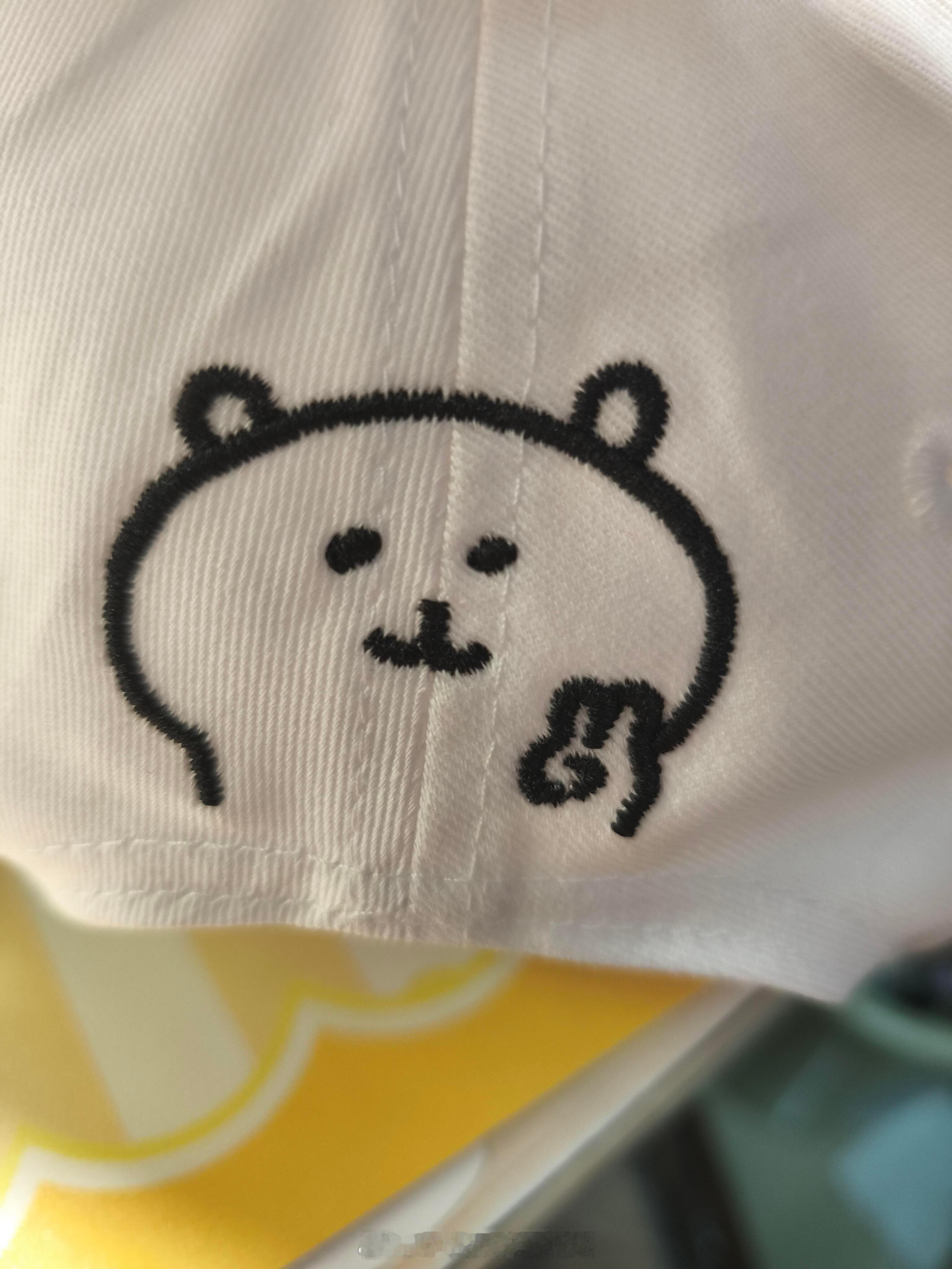 有的帽子表面一套背后一套🧢正面可可爱爱 反面却是表情包一想到头上顶了个啥就憋不
