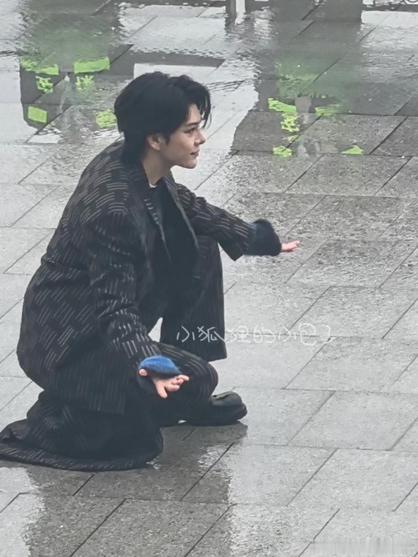 给山顶比心的海乔好可爱啊！谁懂这种感觉 被偶像惦记到！ 