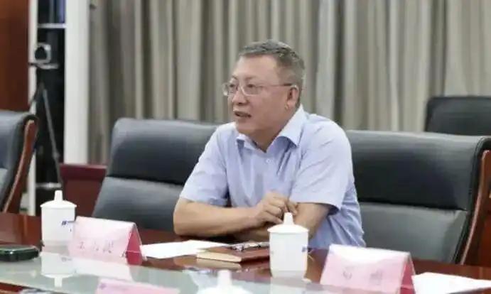 中国移动集团党组副书记王利民回归政法系统，已经成了司法部的部领导之一。
中国移动