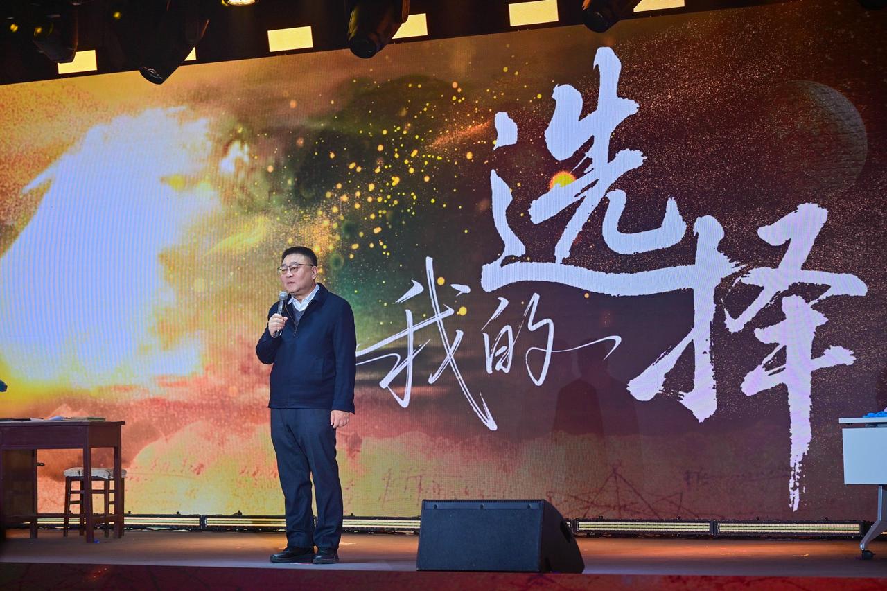 在津门，思政教育正进行着一场温润而深刻的蜕变。它化身为歌声的翅膀，承载着历史的厚