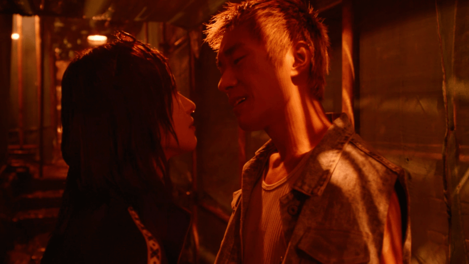 《狂野时代》用倒放完成一场感官史诗！易烊千玺的迷魂者在五感碎片中拼凑灵魂，舒淇的