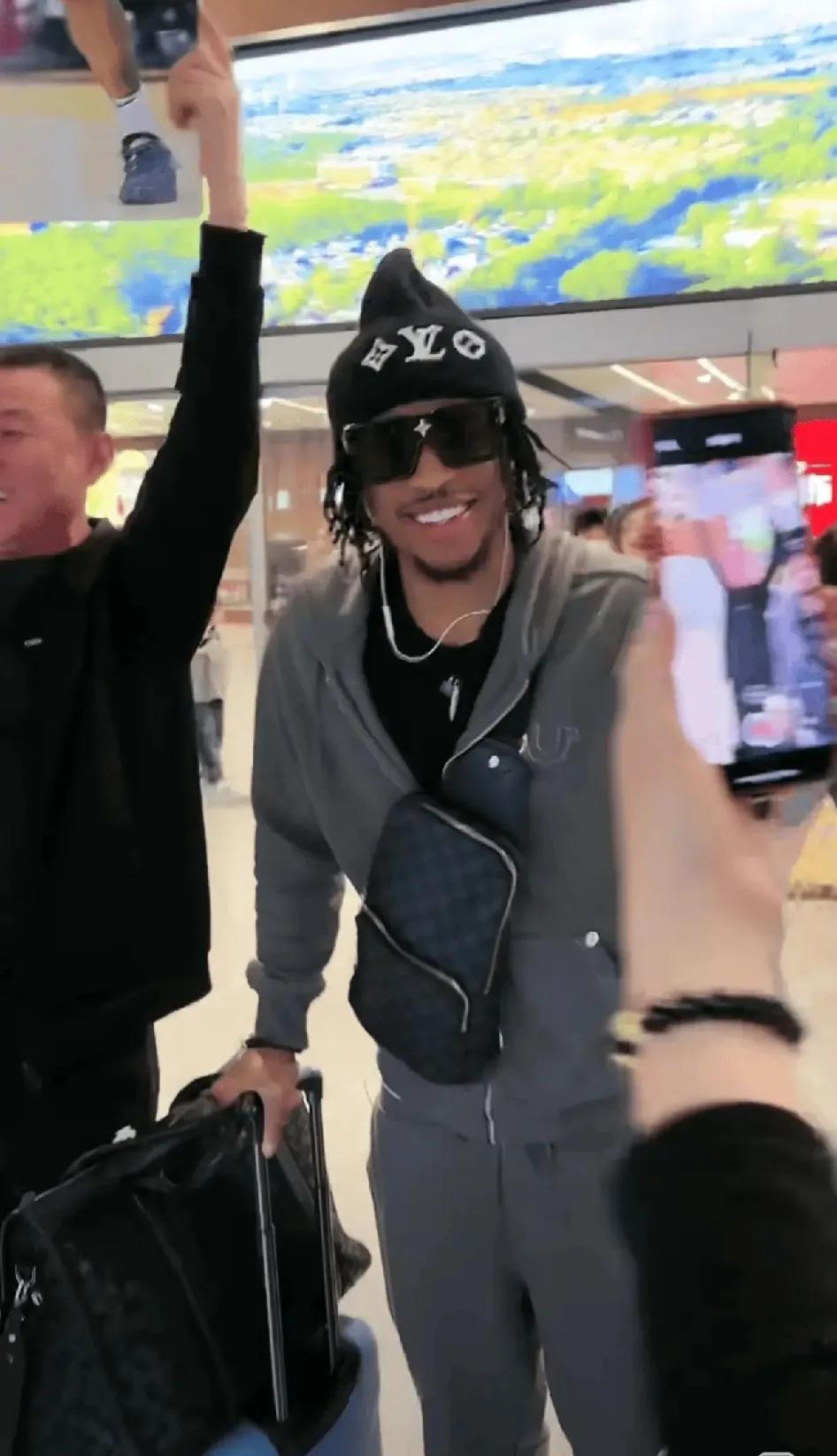 每个外援到了辽宁队后都再也不想走了，都被辽宁球迷的狂热所感染。库铂看到有这么多球