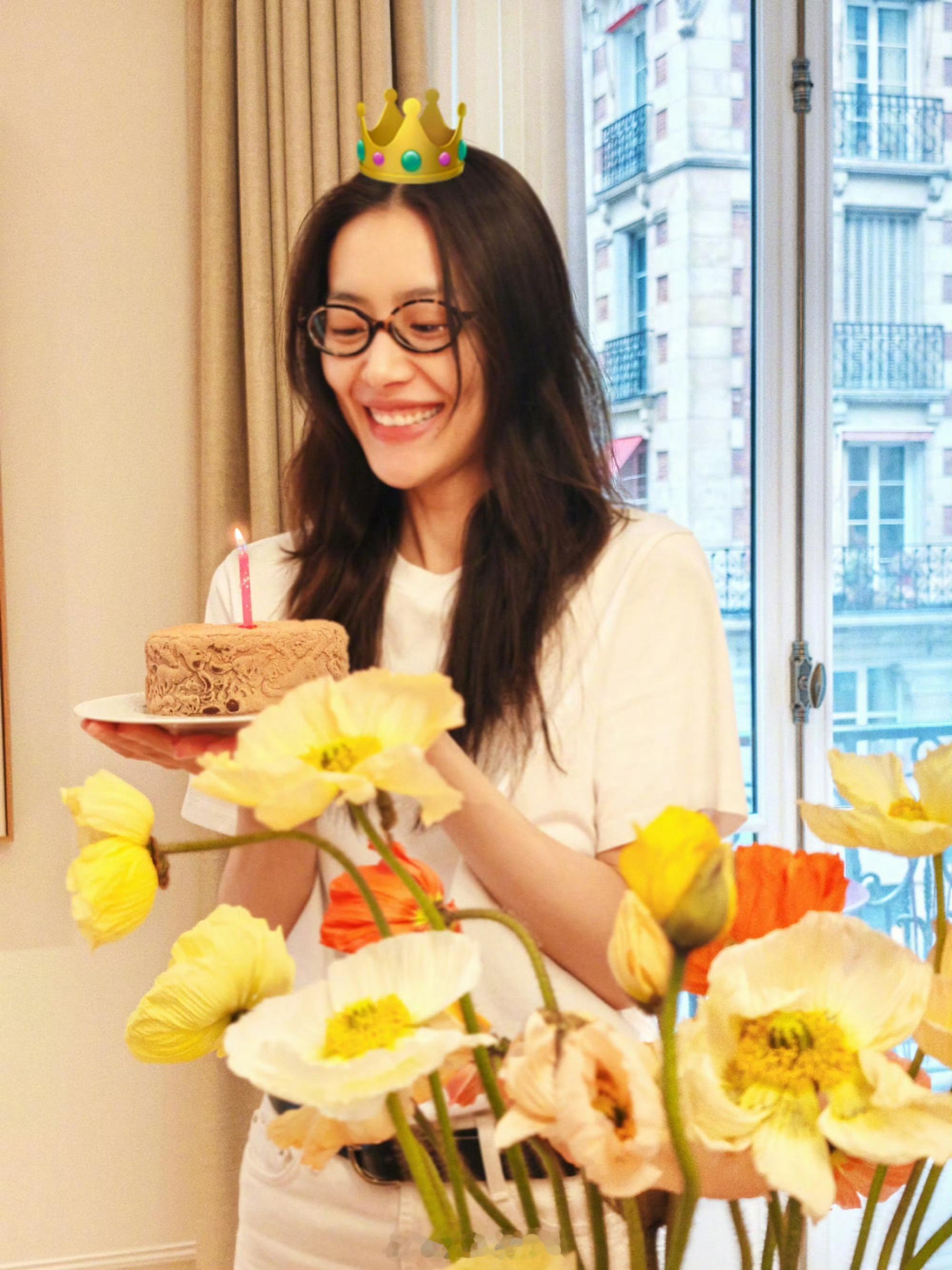 刘雯 的38岁生日，造型美呆了，活力又阳光的大表姐，永远开心呀！ 