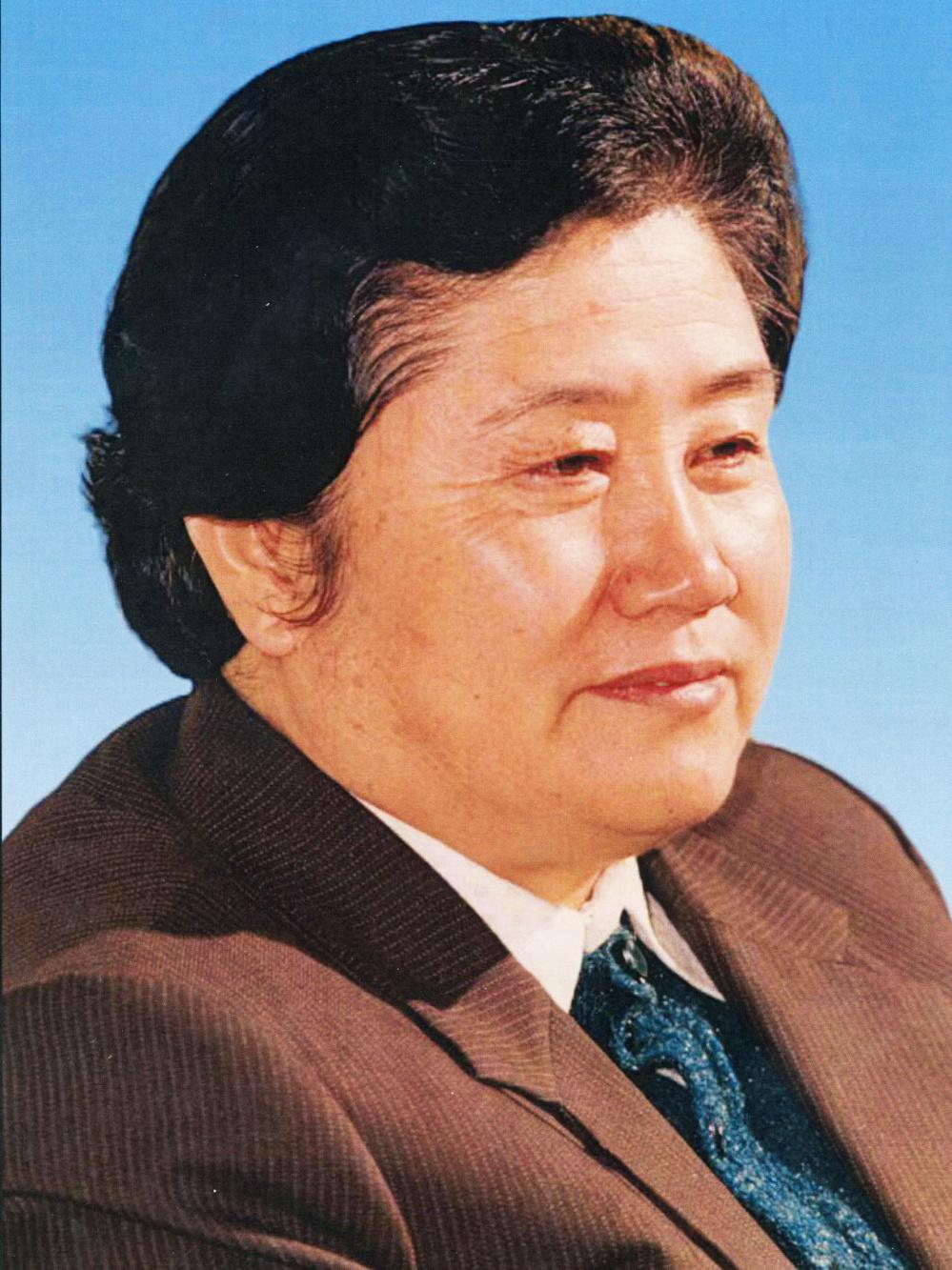 她就是被誉为纪检“铁娘子”和当代“女包公”的中央纪委原副书记——刘丽英。
 
在