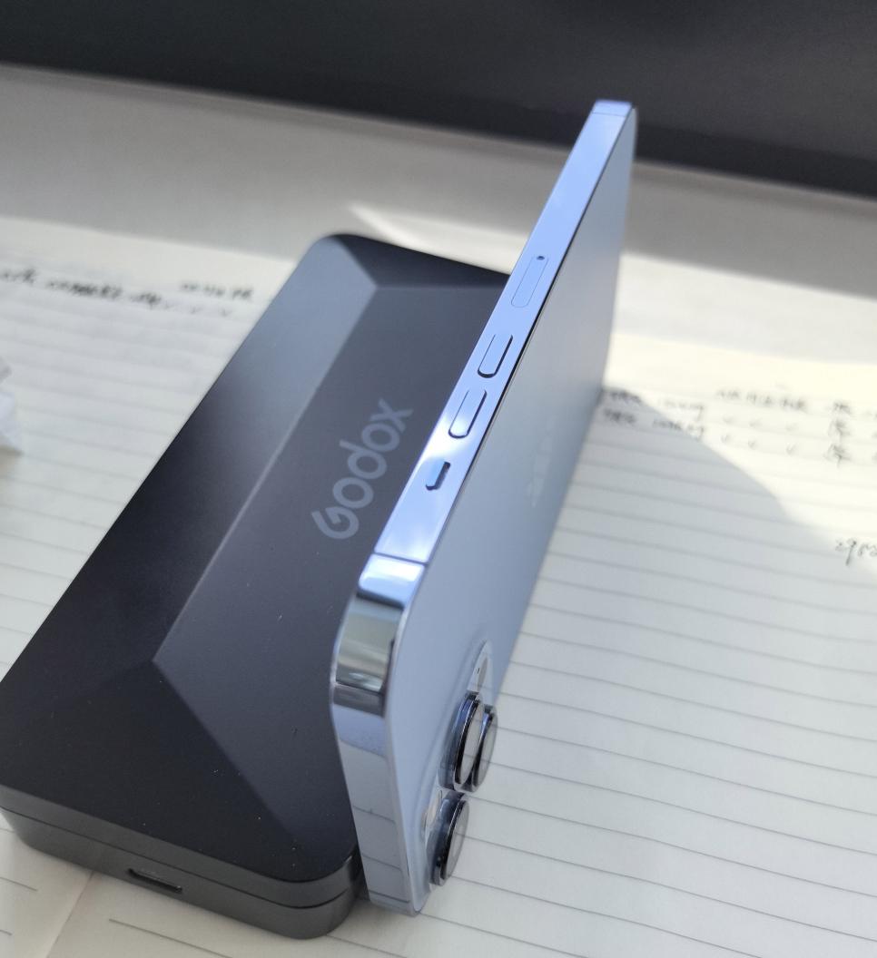 你五年前的手机还能保养的这么好吗？屏幕边框、机身边缘一丝划痕都没有那种？[呲牙]