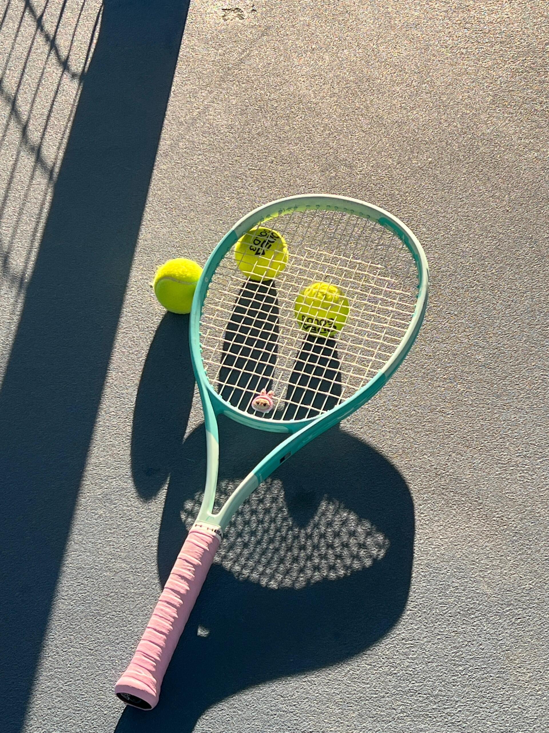 在自己的半场寻找快乐最近疯狂迷上打网球🎾，一有空就奔赴球场，满脑子都是挥拍接球