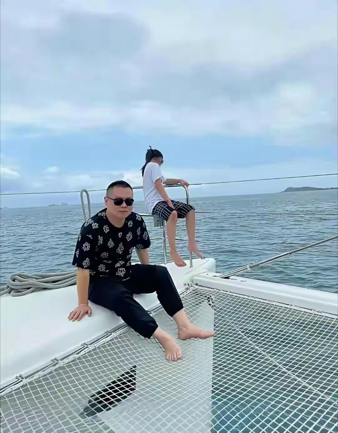 岳云鹏带全家坐游艇游玩，真是靠一己之力让全家过上好日子 ​​​