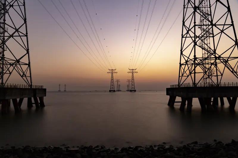 人的一生该怎么活？很多人从小到大都在被推着走，上学、工作、结婚、生子，像在同一条